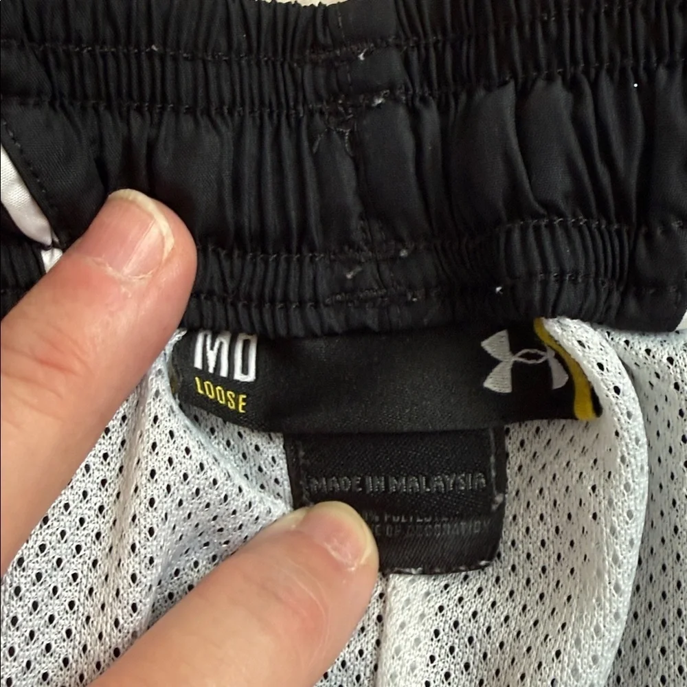 Women’s Underarmour loose fit mesh lined black/white athletic pants size M